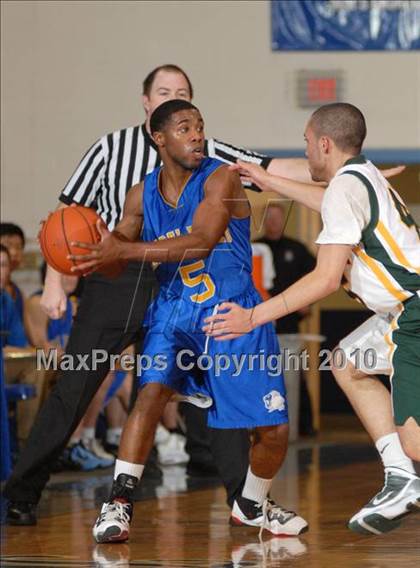 Thumbnail 2 in Chapel Field Christian vs. Coleman Catholic (Section 9 Class D Final) photogallery.