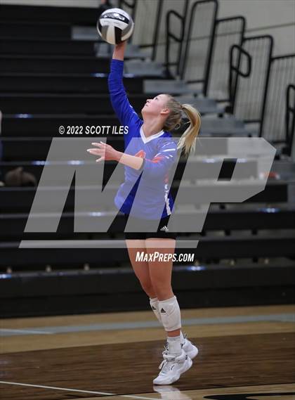 Thumbnail 2 in London vs Highland (OHSAA D2 District) photogallery.