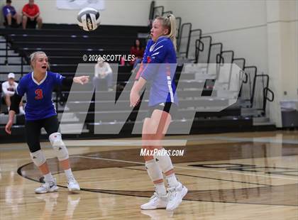 Thumbnail 2 in London vs Highland (OHSAA D2 District) photogallery.