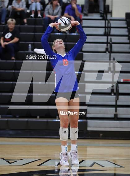 Thumbnail 3 in London vs Highland (OHSAA D2 District) photogallery.