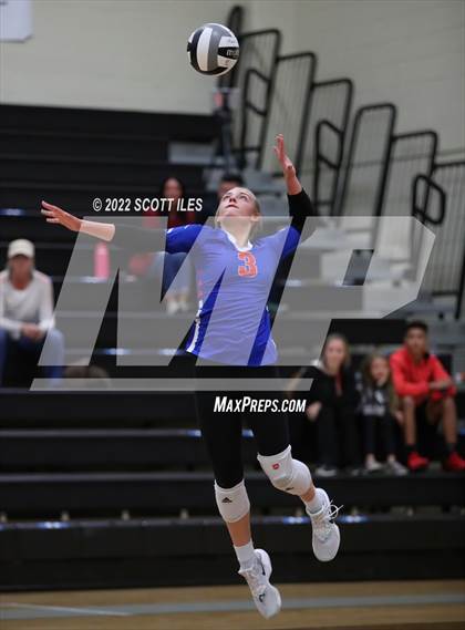 Thumbnail 3 in London vs Highland (OHSAA D2 District) photogallery.