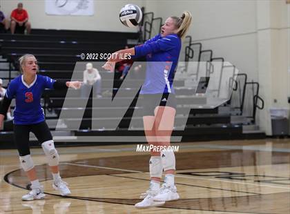 Thumbnail 3 in London vs Highland (OHSAA D2 District) photogallery.