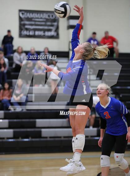 Thumbnail 3 in London vs Highland (OHSAA D2 District) photogallery.