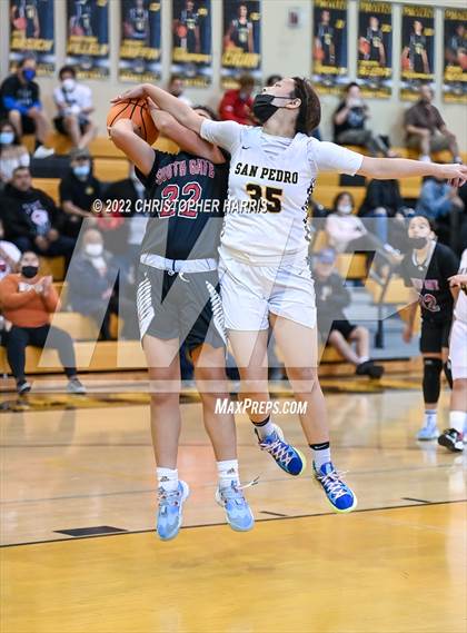 Thumbnail 3 in San Pedro vs. South Gate CIF LAC Division 2 Quarterfinals photogallery.