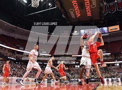 Thumbnail 3 in Bishop Montgomery vs. Mater Dei (CIF SS Open DIV Final) photogallery.