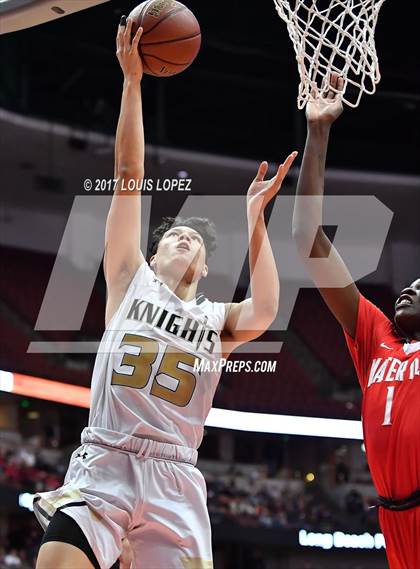 Thumbnail 1 in Bishop Montgomery vs. Mater Dei (CIF SS Open DIV Final) photogallery.