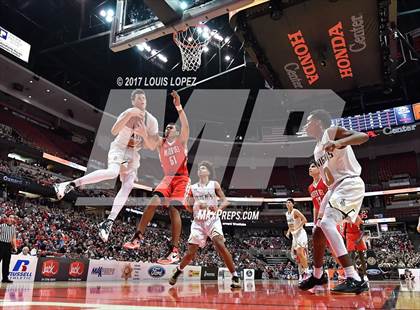 Thumbnail 3 in Bishop Montgomery vs. Mater Dei (CIF SS Open DIV Final) photogallery.