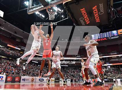 Thumbnail 2 in Bishop Montgomery vs. Mater Dei (CIF SS Open DIV Final) photogallery.