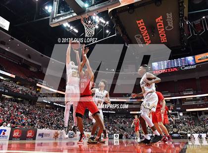 Thumbnail 2 in Bishop Montgomery vs. Mater Dei (CIF SS Open DIV Final) photogallery.