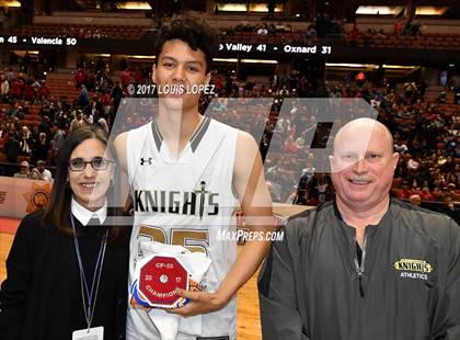 Thumbnail 2 in Bishop Montgomery vs. Mater Dei (CIF SS Open DIV Final) photogallery.