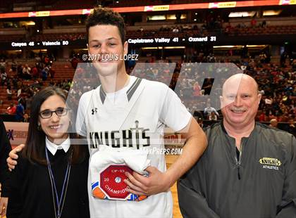 Thumbnail 1 in Bishop Montgomery vs. Mater Dei (CIF SS Open DIV Final) photogallery.