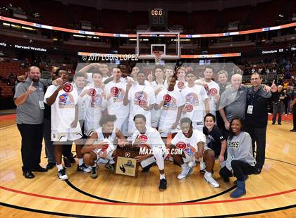 Thumbnail 2 in Bishop Montgomery vs. Mater Dei (CIF SS Open DIV Final) photogallery.