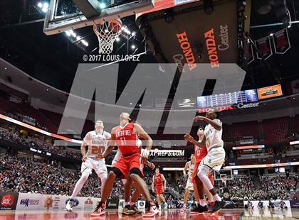 Thumbnail 3 in Bishop Montgomery vs. Mater Dei (CIF SS Open DIV Final) photogallery.