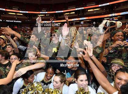 Thumbnail 1 in Bishop Montgomery vs. Mater Dei (CIF SS Open DIV Final) photogallery.