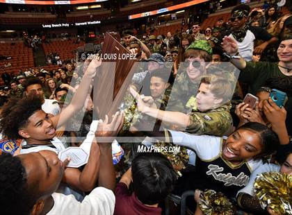 Thumbnail 2 in Bishop Montgomery vs. Mater Dei (CIF SS Open DIV Final) photogallery.