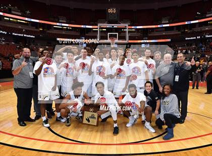 Thumbnail 3 in Bishop Montgomery vs. Mater Dei (CIF SS Open DIV Final) photogallery.