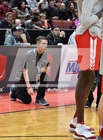 Thumbnail 2 in Bishop Montgomery vs. Mater Dei (CIF SS Open DIV Final) photogallery.