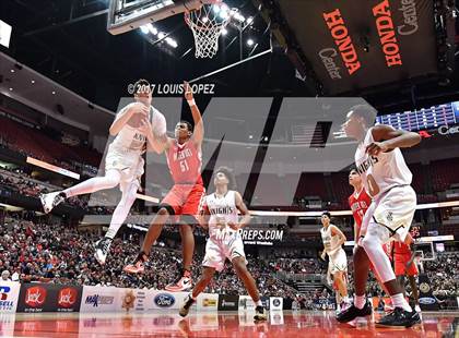 Thumbnail 1 in Bishop Montgomery vs. Mater Dei (CIF SS Open DIV Final) photogallery.