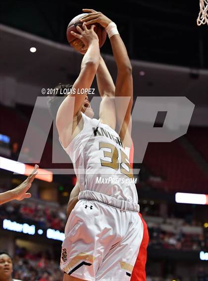 Thumbnail 1 in Bishop Montgomery vs. Mater Dei (CIF SS Open DIV Final) photogallery.