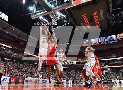 Thumbnail 3 in Bishop Montgomery vs. Mater Dei (CIF SS Open DIV Final) photogallery.