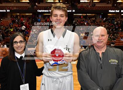 Thumbnail 2 in Bishop Montgomery vs. Mater Dei (CIF SS Open DIV Final) photogallery.