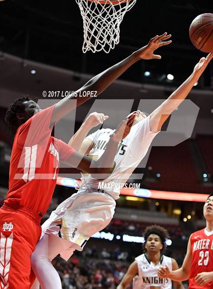 Thumbnail 2 in Bishop Montgomery vs. Mater Dei (CIF SS Open DIV Final) photogallery.