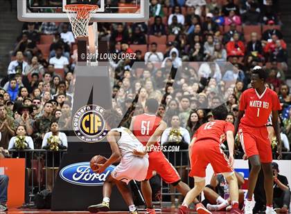 Thumbnail 3 in Bishop Montgomery vs. Mater Dei (CIF SS Open DIV Final) photogallery.