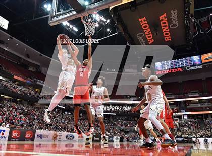 Thumbnail 1 in Bishop Montgomery vs. Mater Dei (CIF SS Open DIV Final) photogallery.