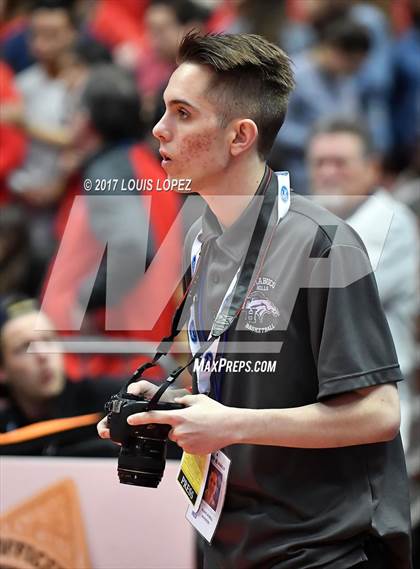 Thumbnail 2 in Bishop Montgomery vs. Mater Dei (CIF SS Open DIV Final) photogallery.
