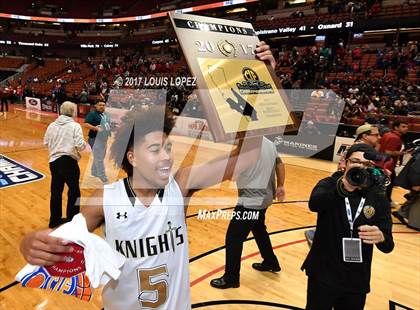 Thumbnail 2 in Bishop Montgomery vs. Mater Dei (CIF SS Open DIV Final) photogallery.