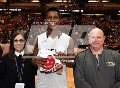 Thumbnail 1 in Bishop Montgomery vs. Mater Dei (CIF SS Open DIV Final) photogallery.