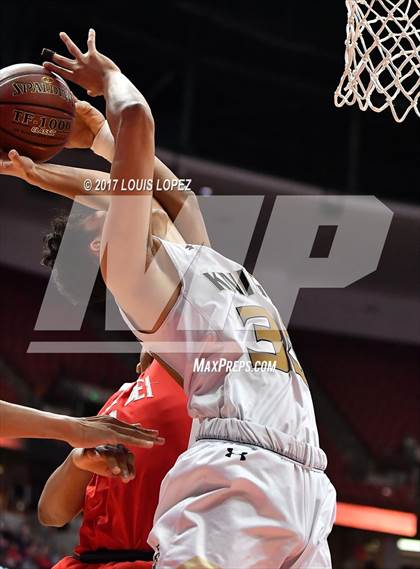 Thumbnail 3 in Bishop Montgomery vs. Mater Dei (CIF SS Open DIV Final) photogallery.