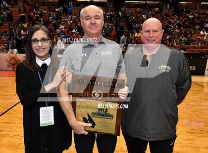 Thumbnail 3 in Bishop Montgomery vs. Mater Dei (CIF SS Open DIV Final) photogallery.