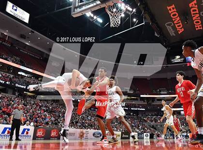 Thumbnail 2 in Bishop Montgomery vs. Mater Dei (CIF SS Open DIV Final) photogallery.