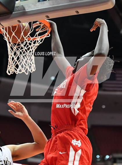 Thumbnail 3 in Bishop Montgomery vs. Mater Dei (CIF SS Open DIV Final) photogallery.