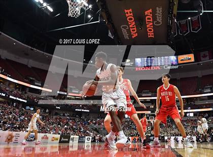 Thumbnail 2 in Bishop Montgomery vs. Mater Dei (CIF SS Open DIV Final) photogallery.