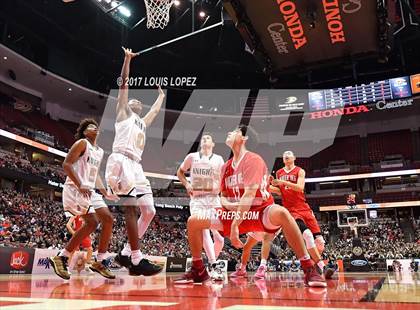 Thumbnail 1 in Bishop Montgomery vs. Mater Dei (CIF SS Open DIV Final) photogallery.