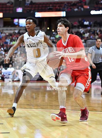 Thumbnail 2 in Bishop Montgomery vs. Mater Dei (CIF SS Open DIV Final) photogallery.