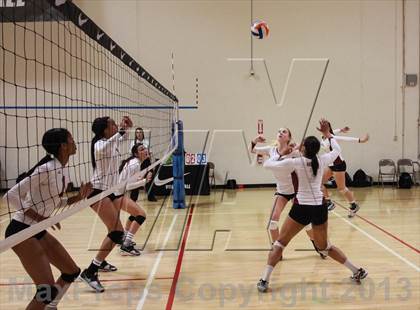 Thumbnail 1 in Hamilton vs Bishop Gorman (Nike Tournament of Champions) photogallery.