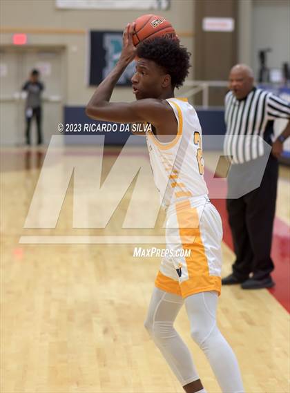 Thumbnail 2 in Midway vs Nimitz (McDonald's Texas Invitational) photogallery.