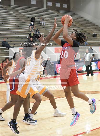 Thumbnail 3 in Midway vs Nimitz (McDonald's Texas Invitational) photogallery.