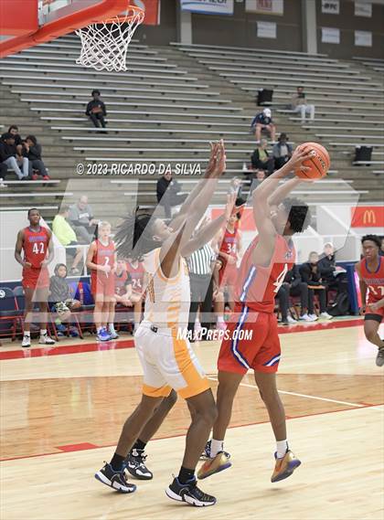 Thumbnail 2 in Midway vs Nimitz (McDonald's Texas Invitational) photogallery.