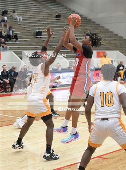 Thumbnail 1 in Midway vs Nimitz (McDonald's Texas Invitational) photogallery.