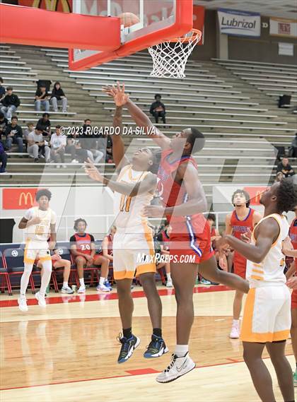 Thumbnail 2 in Midway vs Nimitz (McDonald's Texas Invitational) photogallery.