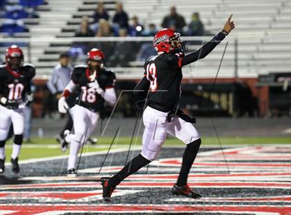 Thumbnail 3 in Midlothian vs. Cedar Hill photogallery.