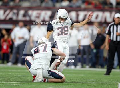 Thumbnail 2 in Allen vs. Lake Travis (UIL 6A Division 1 Final) photogallery.