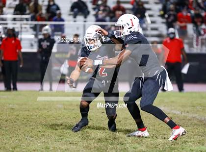 Thumbnail 2 in Lake Gibson vs. Palmetto (FHSAA Class 6A Regional Final) photogallery.