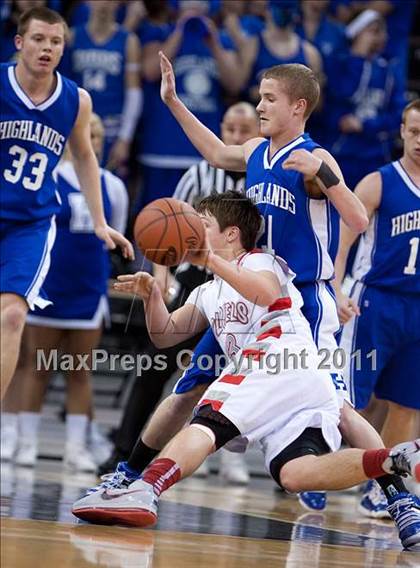 Thumbnail 2 in Highlands vs. Dixie Heights (KHSAA Ninth Region Quarterfinals) photogallery.