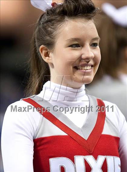 Thumbnail 2 in Highlands vs. Dixie Heights (KHSAA Ninth Region Quarterfinals) photogallery.