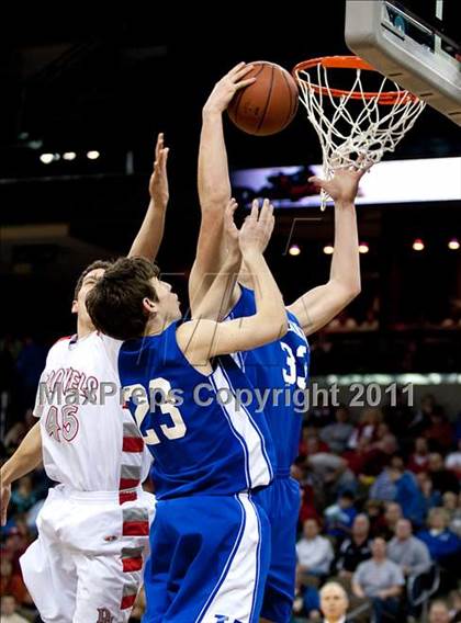 Thumbnail 1 in Highlands vs. Dixie Heights (KHSAA Ninth Region Quarterfinals) photogallery.